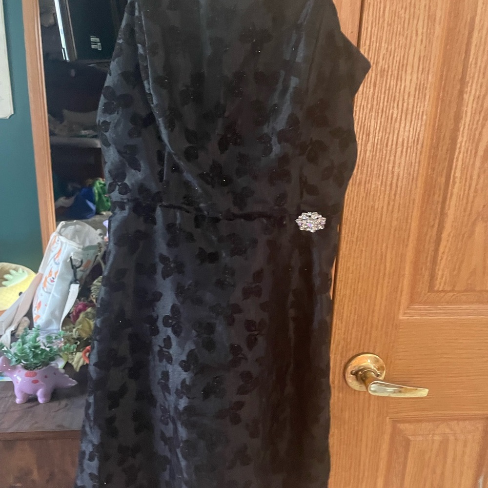 Elegant Black Floral Dress with Brooch